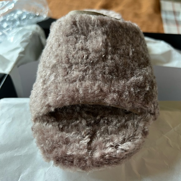 VINCE Kit B Faux Shearling Slippers - Picture 7 of 9